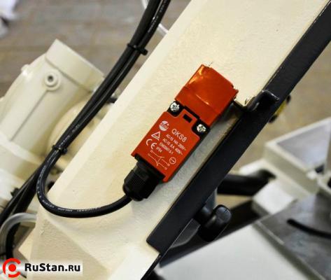 Концевой выключатель кожуха полотна обеспечивает безопасную работу оператора. фото №11 Концевой выключатель кожуха полотна обеспечивает безопасную работу оператора. фото №11