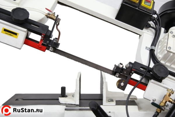 Перпендикулярность полотна обеспечивается за счет направляющих. Вылет можно изменять под размеры заготовки. фото №5 METAL MASTER BSM-712N фото №5