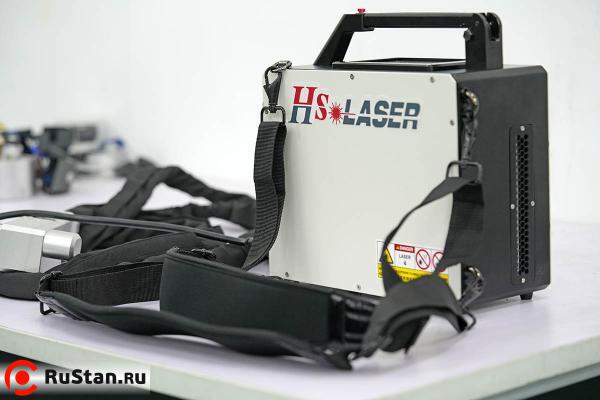 Ручной аппарат лазерной очистки металла от ржавчины и краски RAPTOR F50W фото №3 RAPTOR F50W фото №3