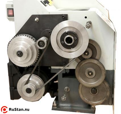 Главное преимущество токарного станка: Наличие металлических шестерней обладающих высоким ресурсом и повышенной износостойкостью, а наличие клиновидного ремня позволит избежать повреждения двигателя при превышении нагрузки на шпиндель фото №14 Metal Master MML 2870 фото №14